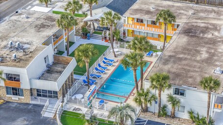Holiday Shores - Image 1