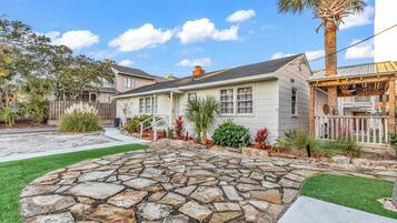 Family Cottage, 3 Bedrooms, Non-Smoking | Blackout drapes, iron/ironing board, free WiFi, bed sheets