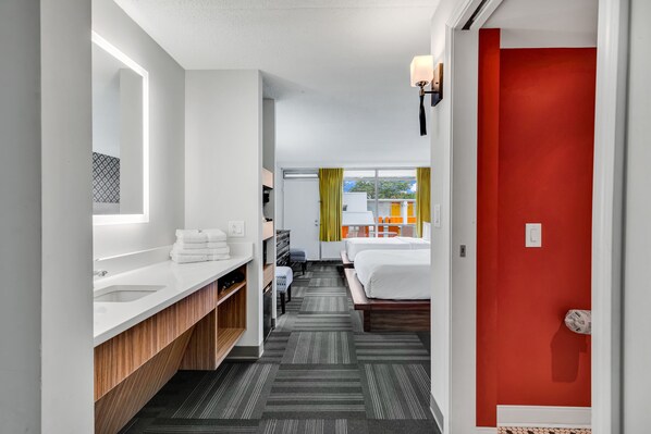 Blackout curtains, iron/ironing board, free WiFi, bed sheets - Holiday Shores (Myrtle Beach)