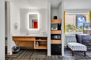 Blackout curtains, iron/ironing board, free WiFi, bed sheets - Holiday Shores (Myrtle Beach)