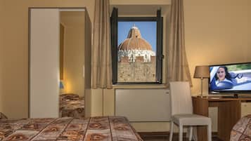 Superior Triple Room | Desk, laptop workspace, free WiFi, bed sheets