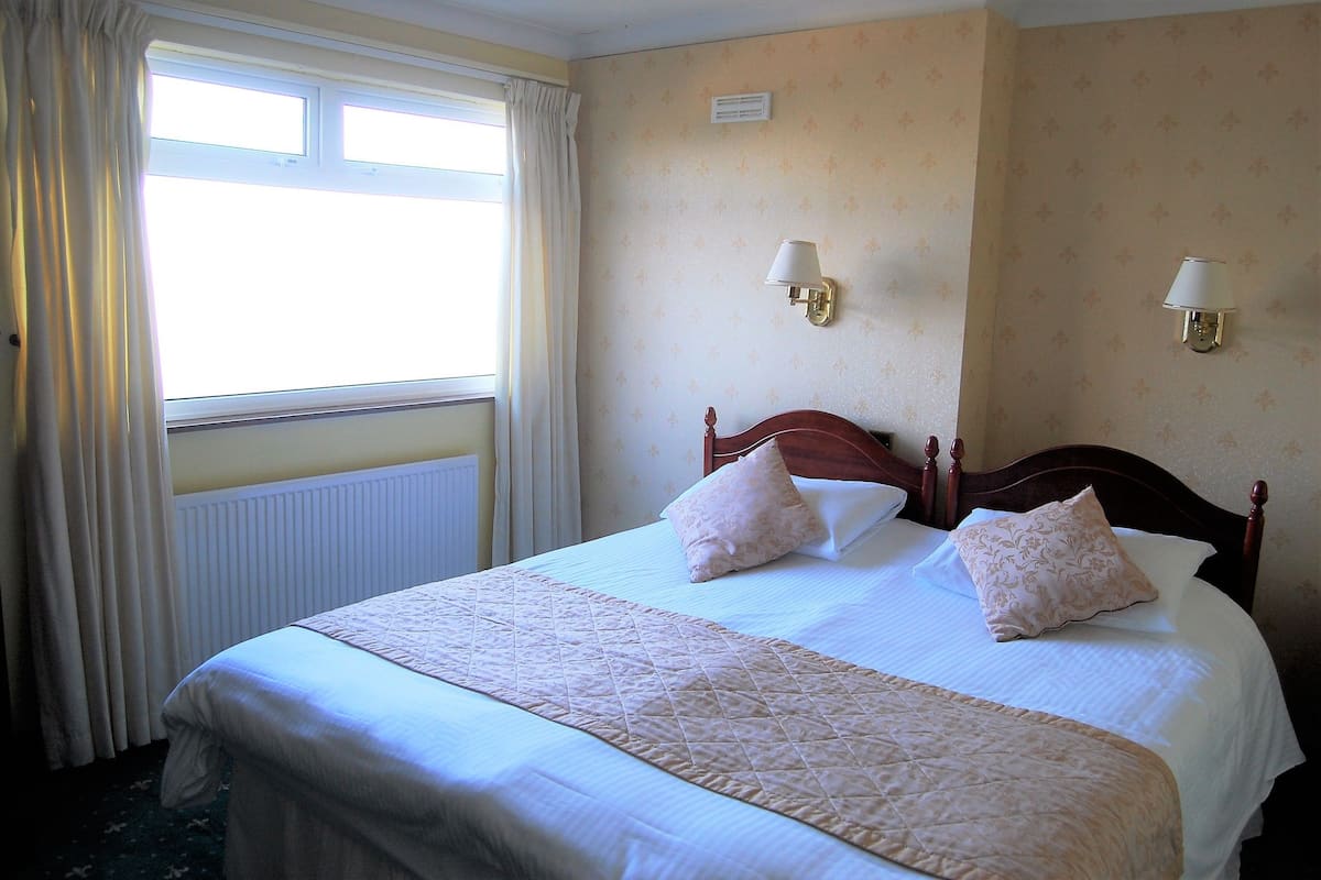 Suite, vista mare | Con stile personalizzato, con arredamento individuale, una scrivania
