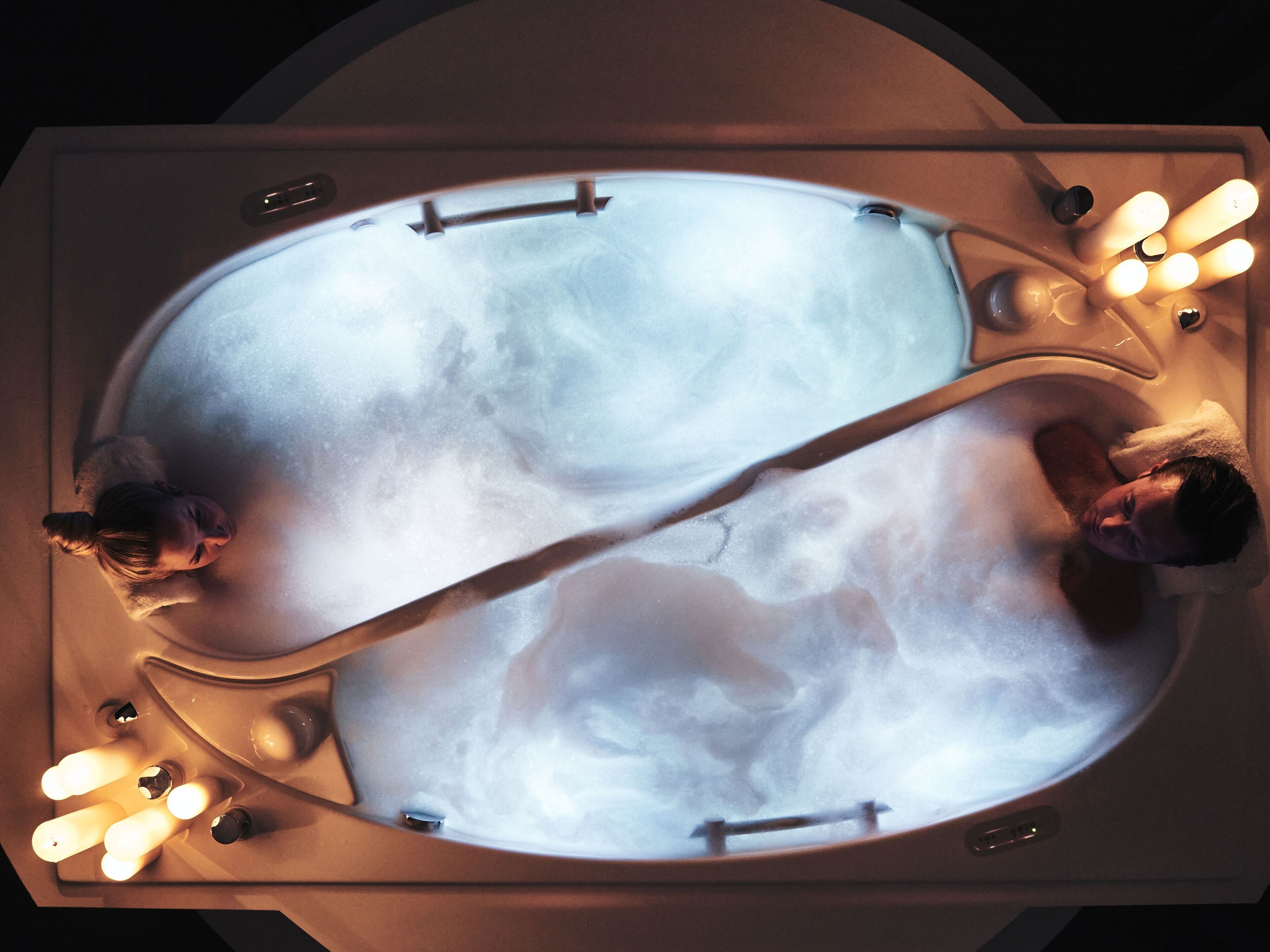 couples treatment room(s), sauna, hot tub, steam room, body treatments