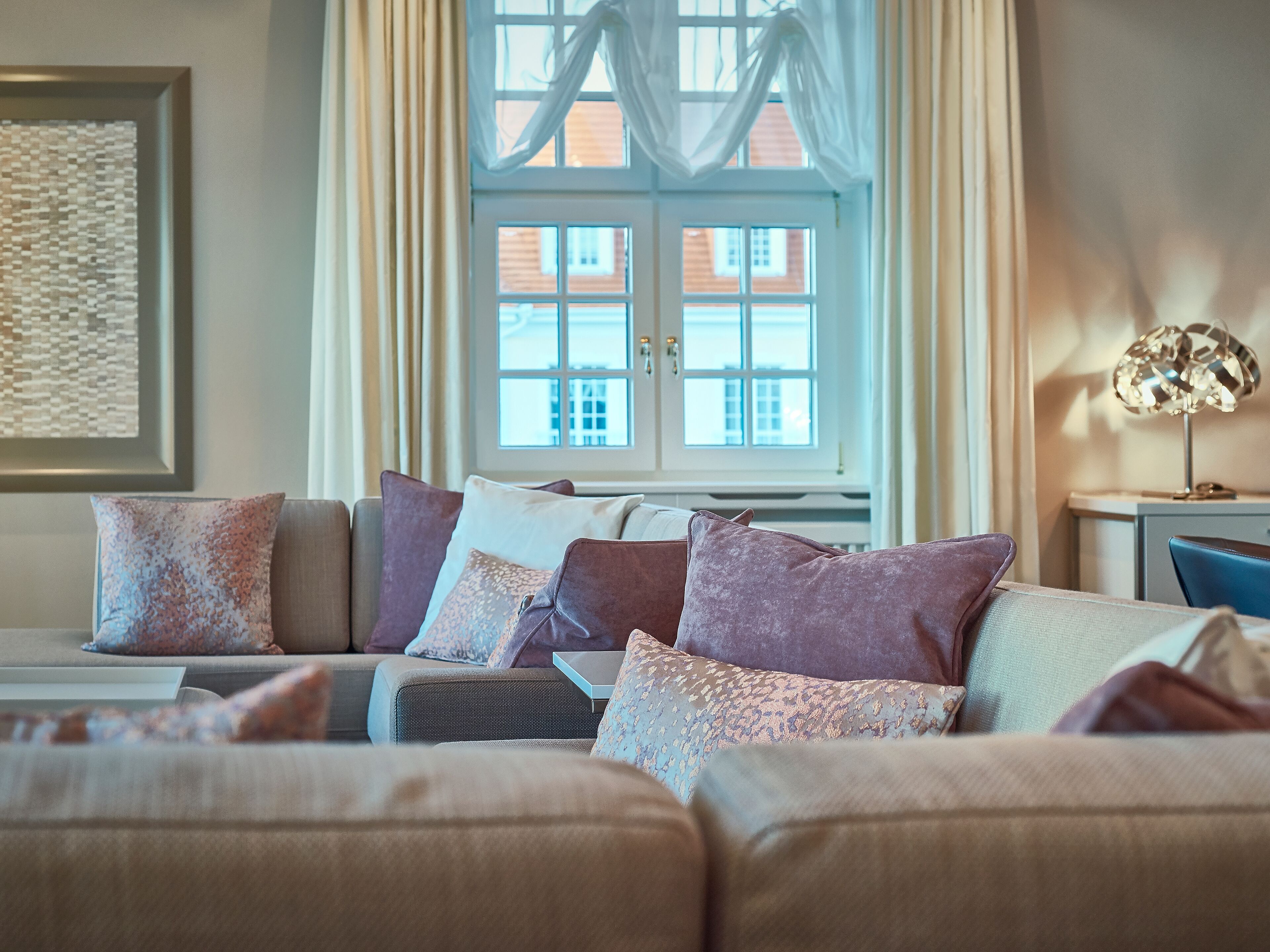 tv, dvd player, books