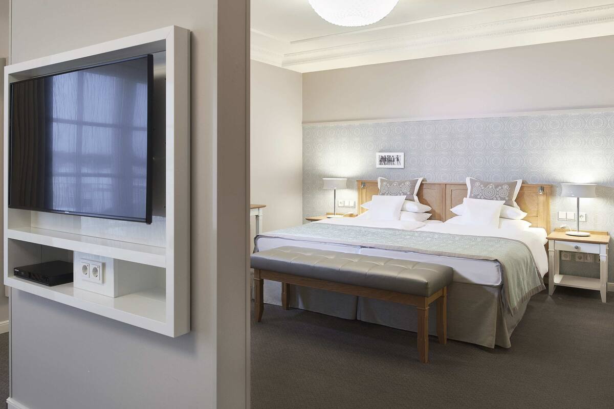 1 bedroom, hypo-allergenic bedding available, minibar (free items)