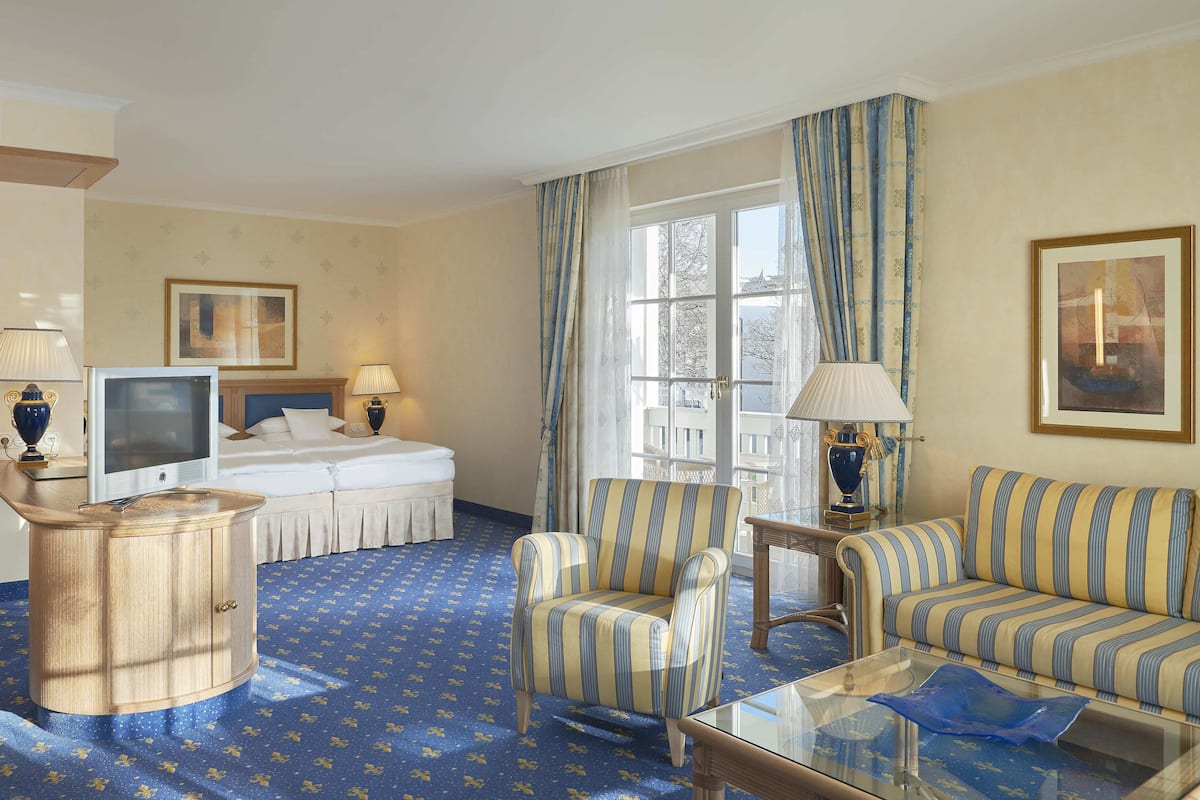 Apartment | 1 bedroom, hypo-allergenic bedding available, minibar (free items)