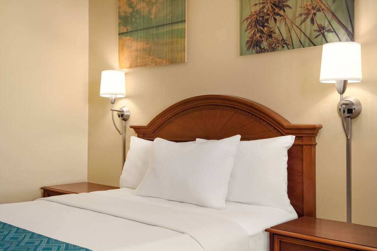 In-room safe, blackout curtains, free WiFi, bed sheets