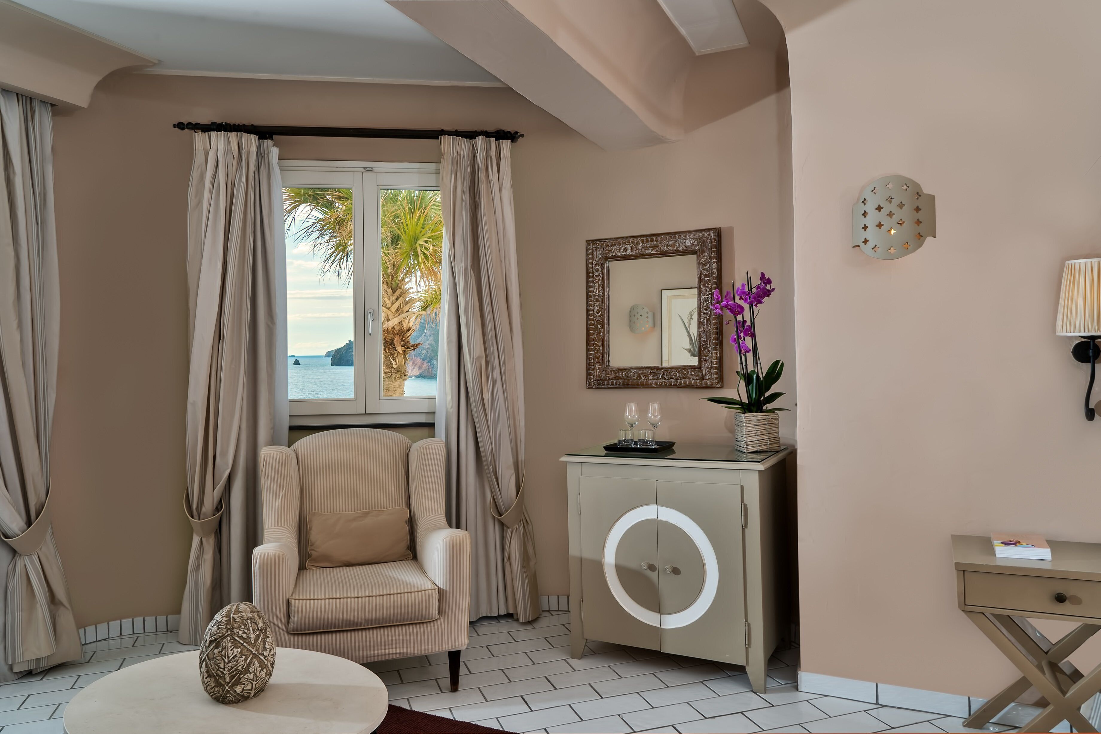 Photo - Therasia Resort Sea and SPA - The Leading Hotels of the World