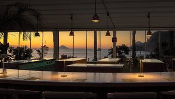 Petit déjeuner et déjeuner servis sur place