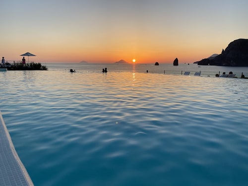 Therasia Resort Sea & Spa - The Leading Hotels of the World