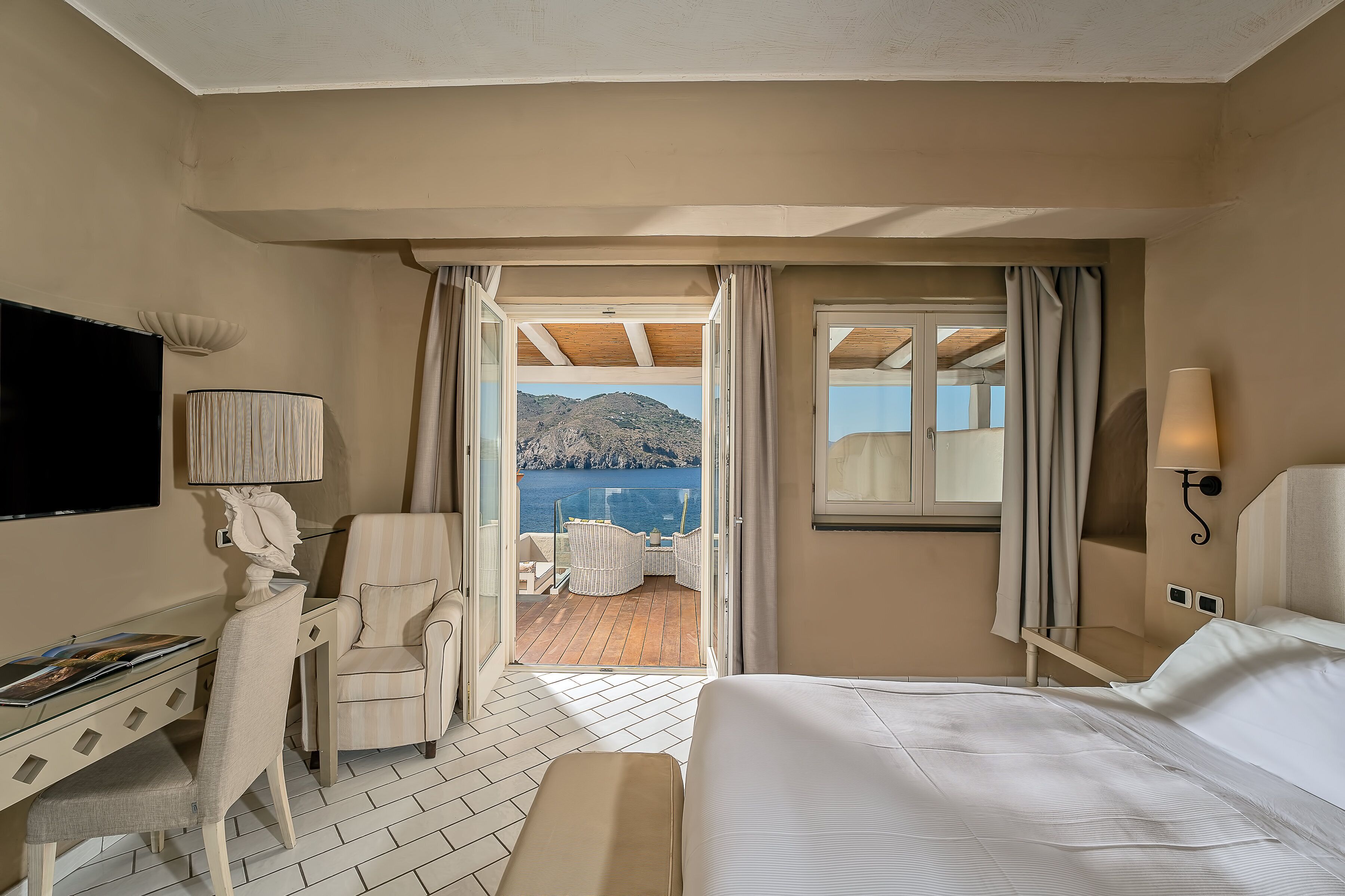 Photo - Therasia Resort Sea and SPA - The Leading Hotels of the World