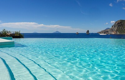 Therasia Resort Sea & Spa - The Leading Hotels of the World