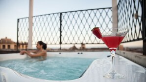Outdoor spa tub - Hotel Royal (Catania)