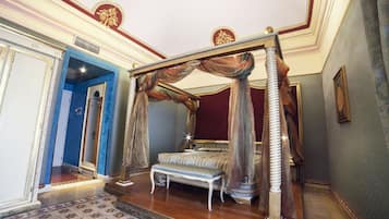 Minibar, desk, blackout curtains, rollaway beds