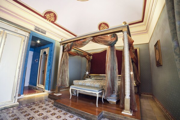 Doppia Superior | Minibar, una scrivania, tende oscuranti, letti aggiuntivi (a pagamento)