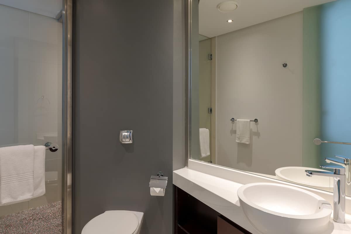 1 bedroom, premium bedding, in-room safe, desk