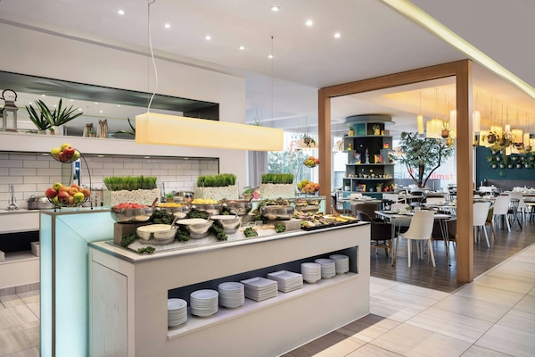 Daily full breakfast (ZAR 235 per person)