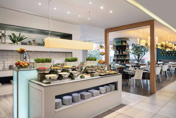 Daily full breakfast (ZAR 235 per person)