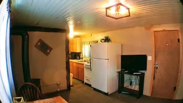 传统小屋, 1 张大床, 壁炉, 山景 | 私人简易厨房 | 冰箱、微波炉、茶具/咖啡用具