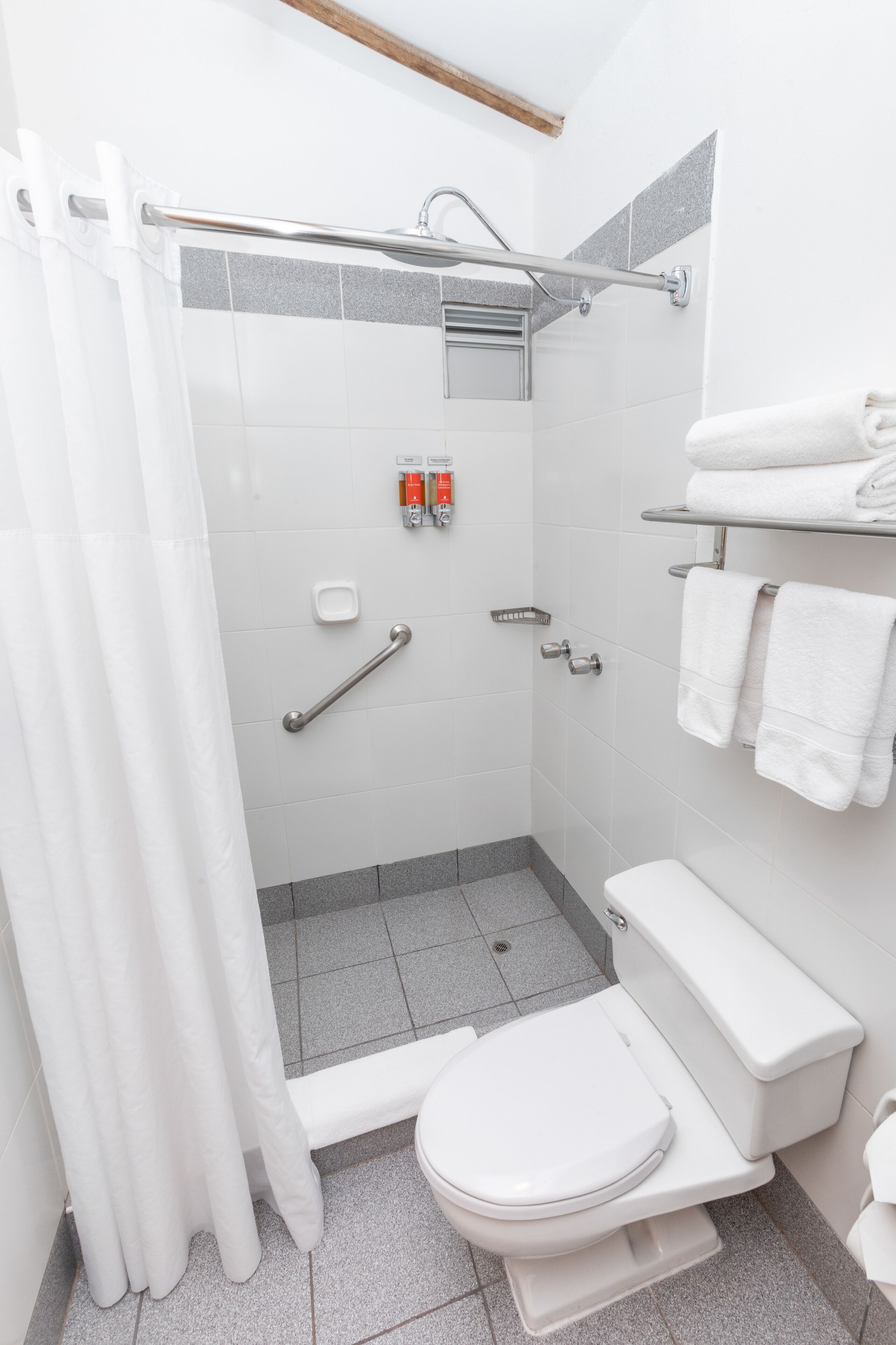 traditional room, 1 queen bed | bathroom | shower, free toiletries, hair dryer, towels