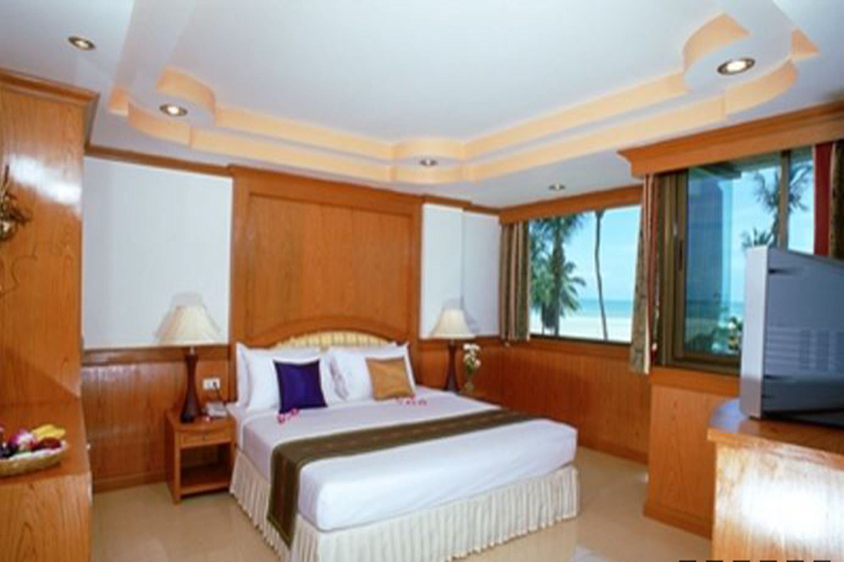 Superior Room | Minibar, iron/ironing board, cots/infant beds, rollaway beds