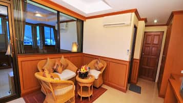 Deluxe Room, Sea View | Bathroom | Bathtub, hair dryer, bidet