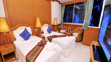 Deluxe Room, Sea View | Minibar, iron/ironing board, cots/infant beds, rollaway beds