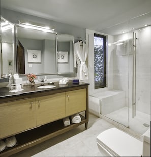 Executive Suite, Terrace | Bathroom | Shower, towels