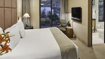 Executive Suite, Terrace | Premium bedding, minibar, in-room safe, desk