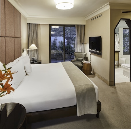 Executive Suite, Terrace | Premium bedding, minibar, in-room safe, desk