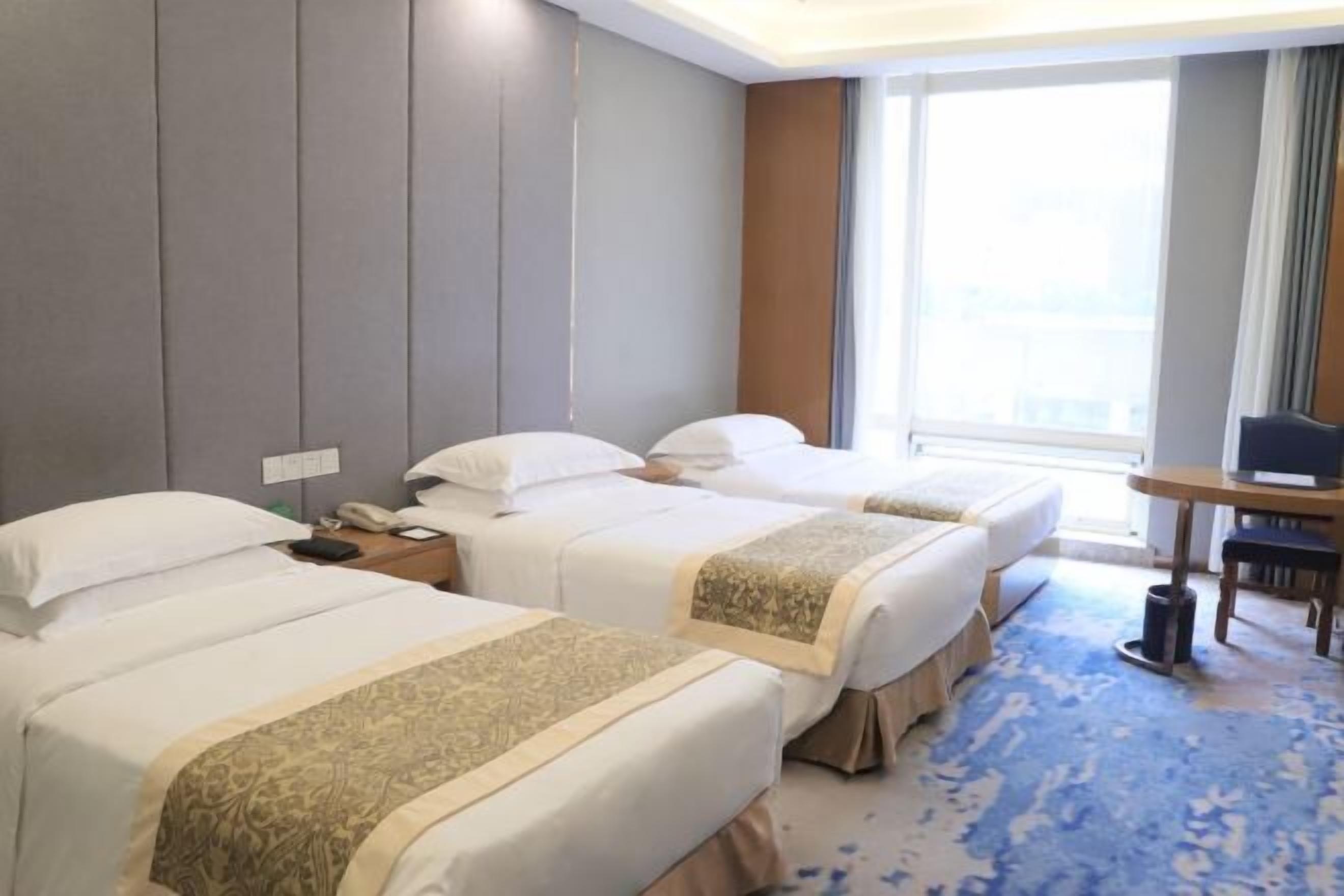 Minibar, in-room safe