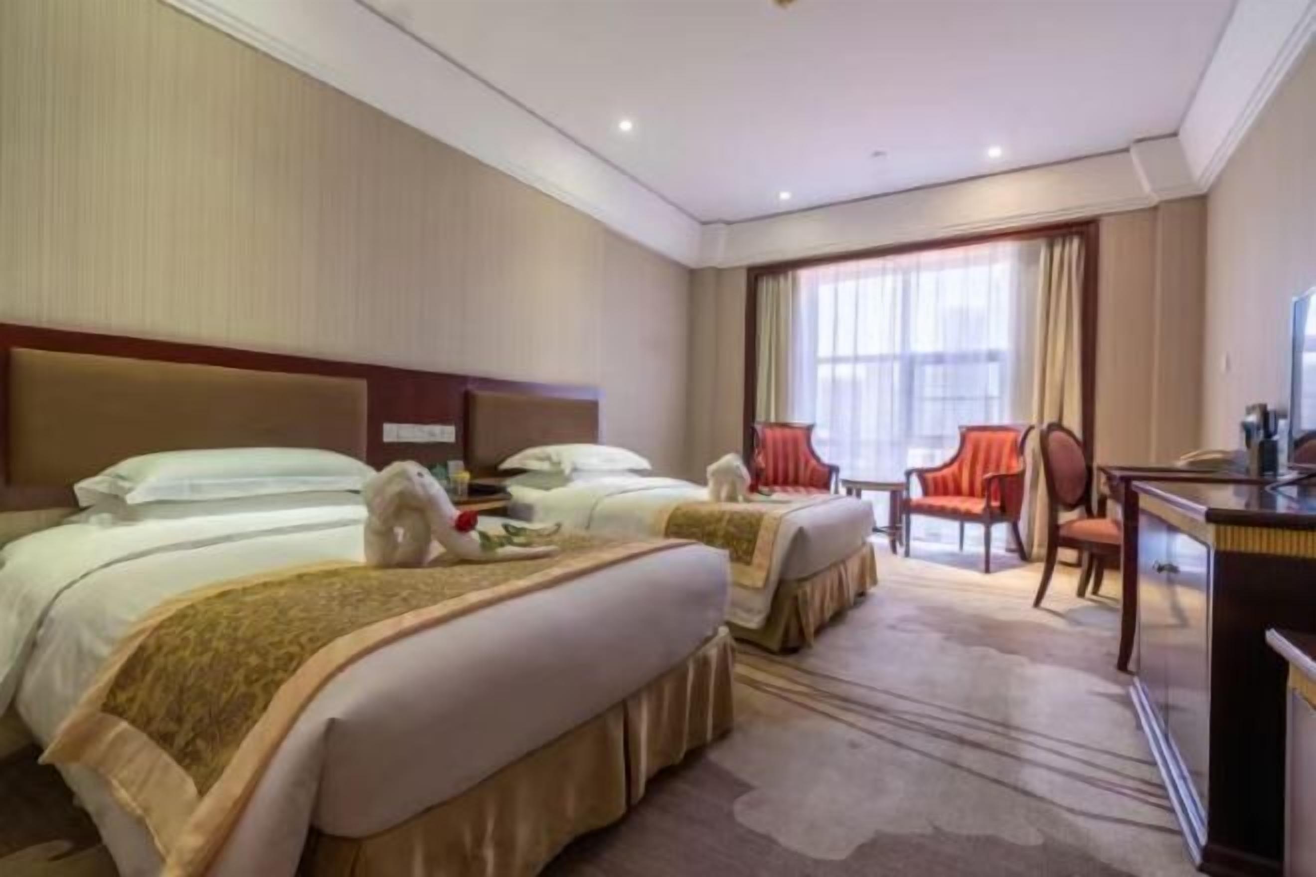 Minibar, in-room safe