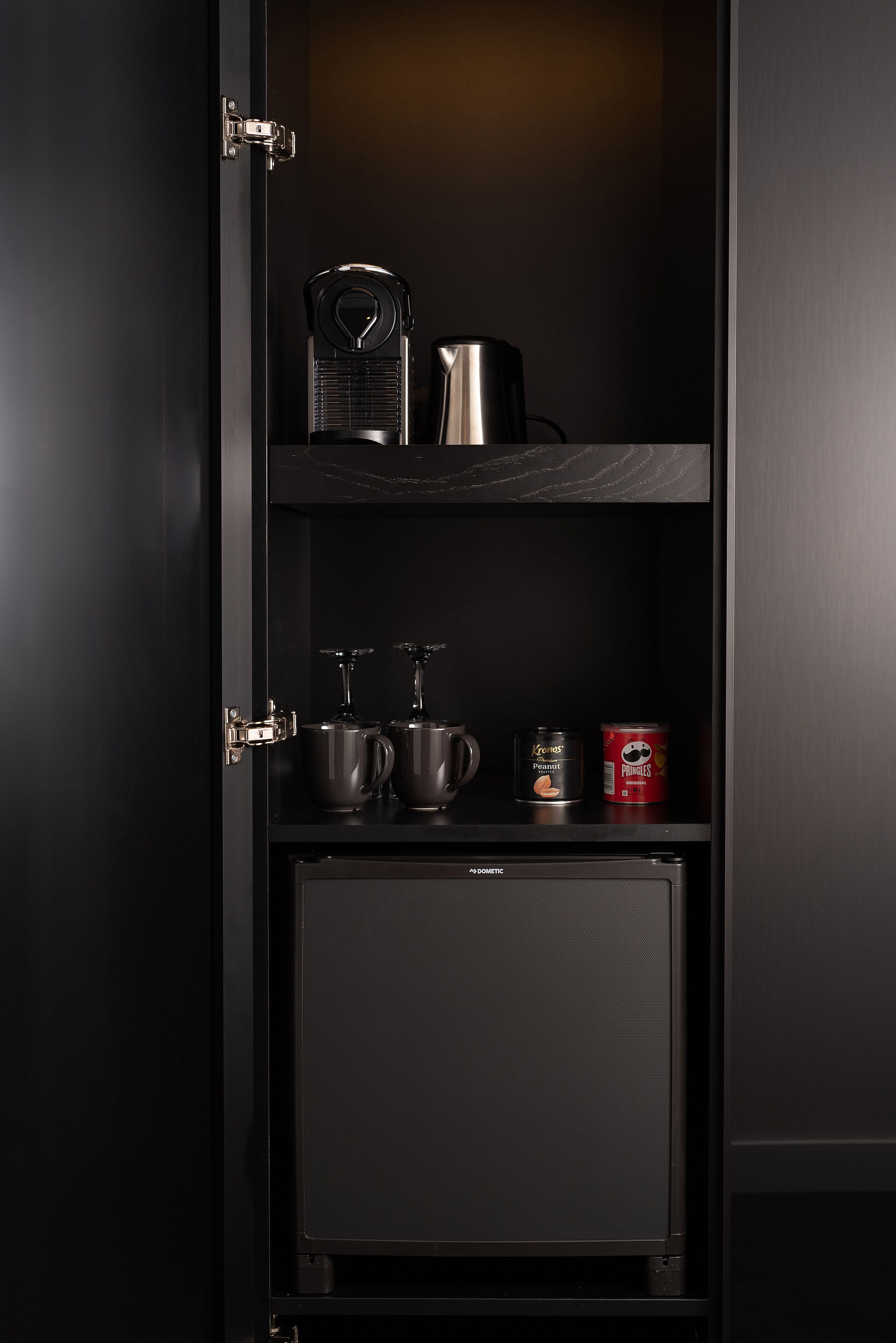 deluxe twin room | minibar, in-room safe, desk, blackout curtains