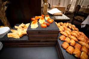Der serveres morgenmad, frokost og aftensmad