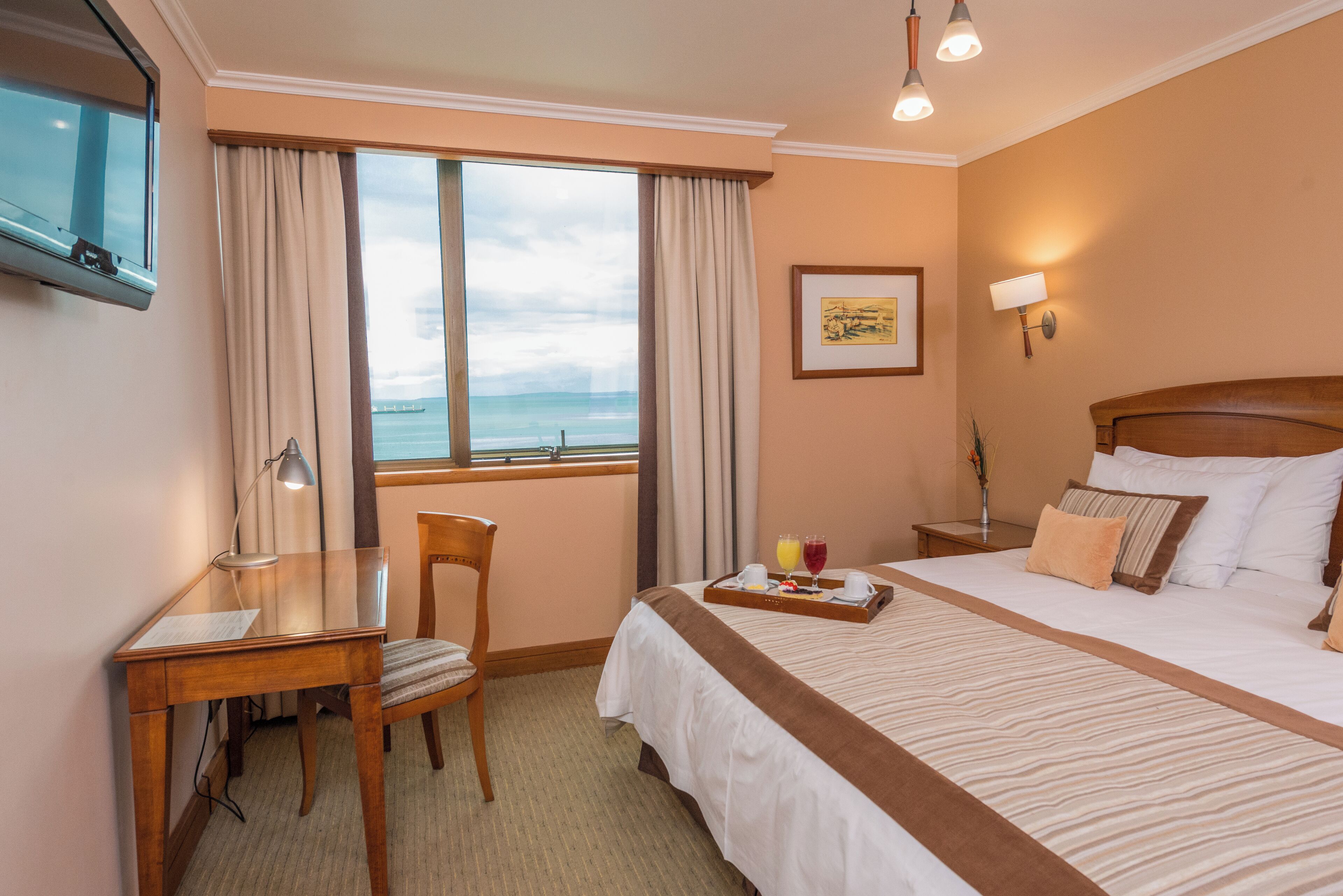 superior double room | 1 bedroom, minibar, in-room safe, desk
