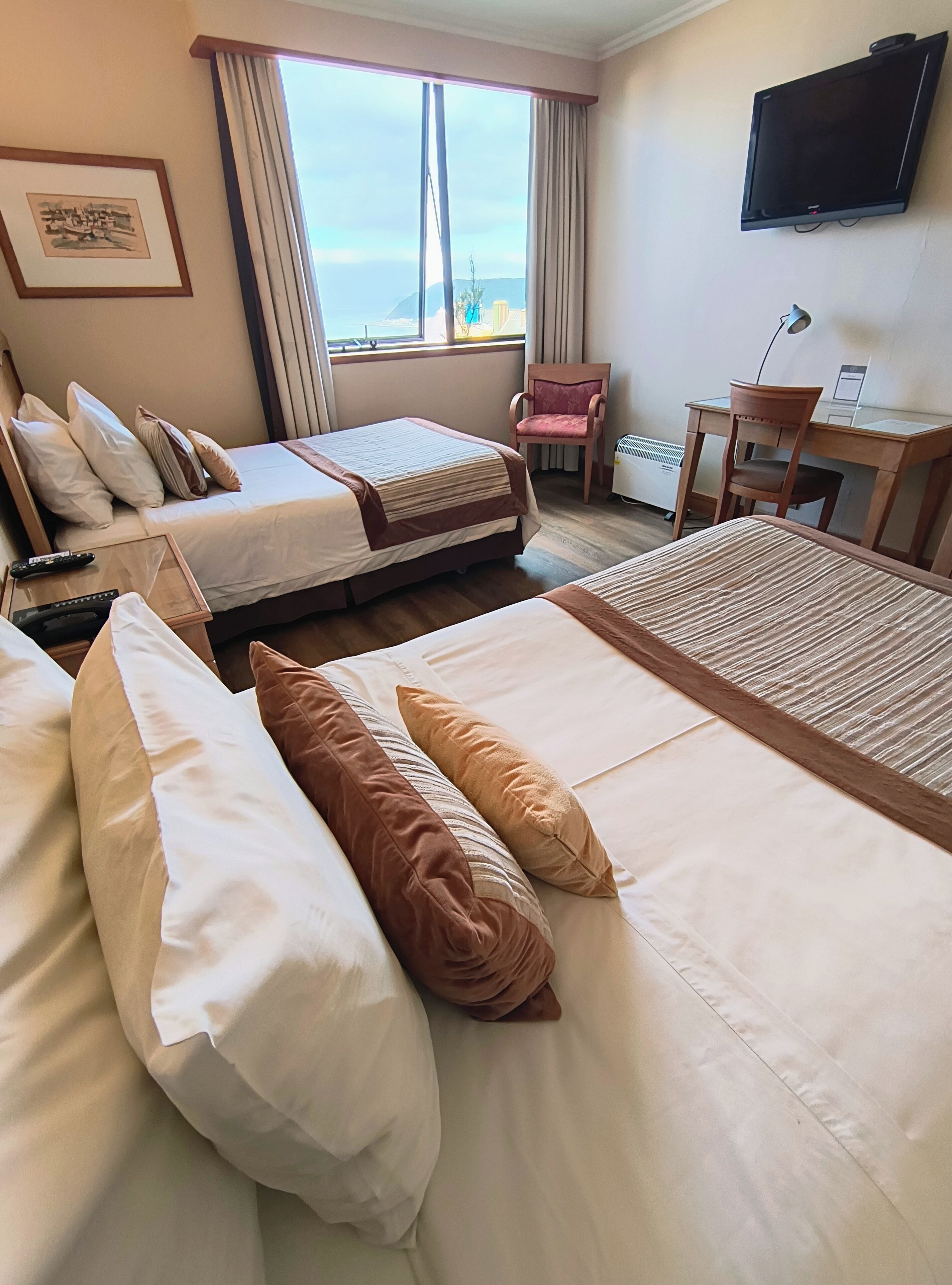 superior twin room | 1 bedroom, minibar, in-room safe, desk
