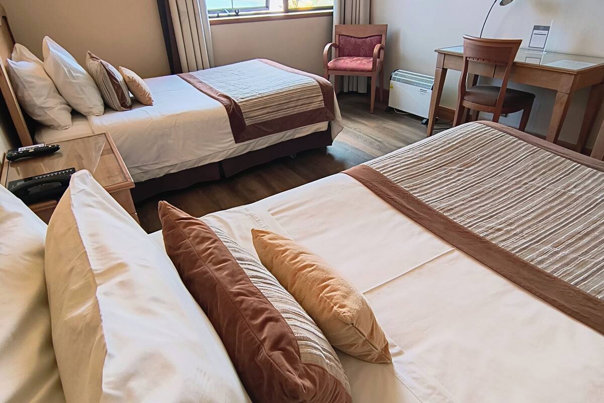 superior twin room | 1 bedroom, minibar, in-room safe, desk