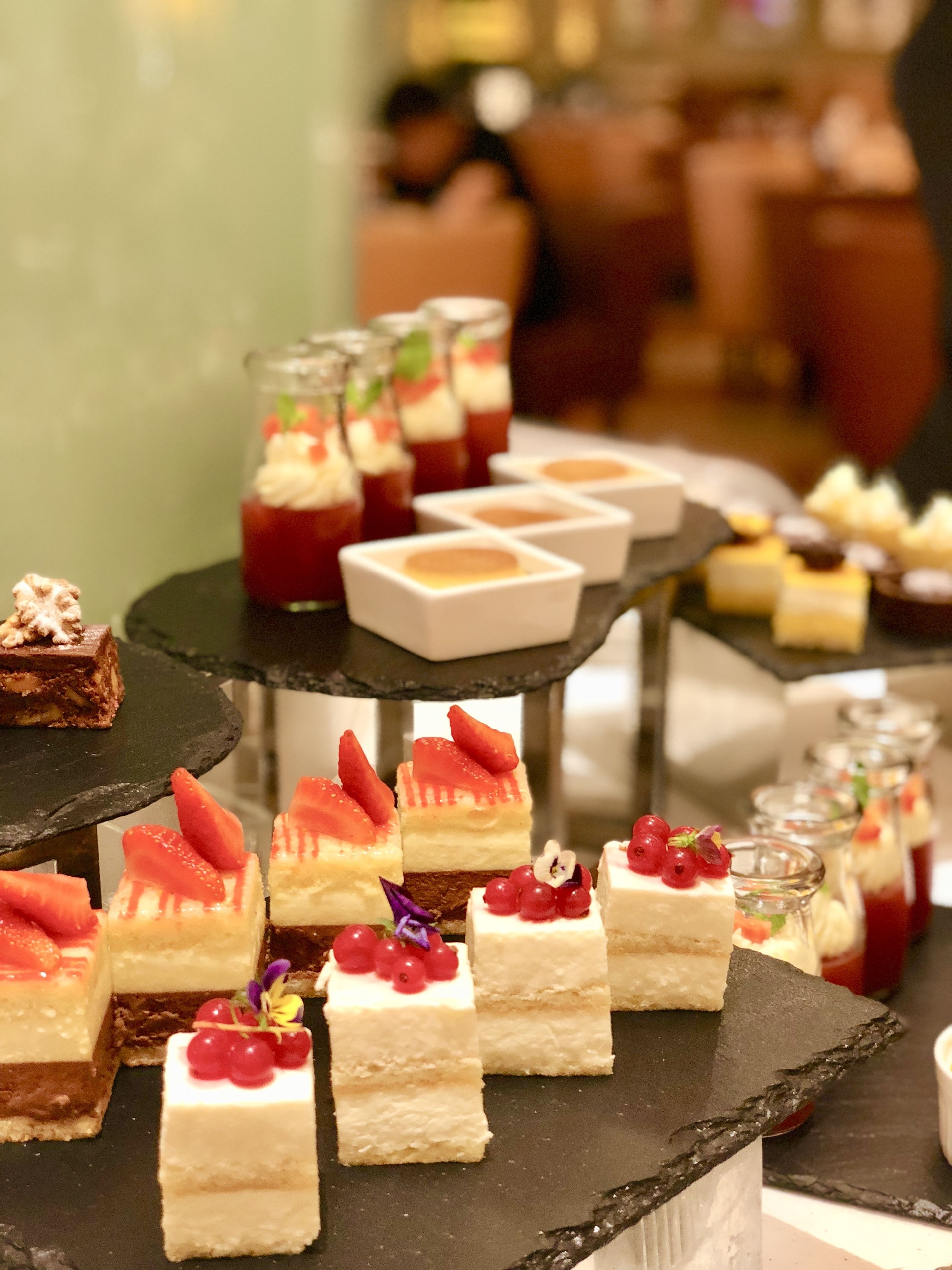 daily buffet breakfast (cny 150 per person)