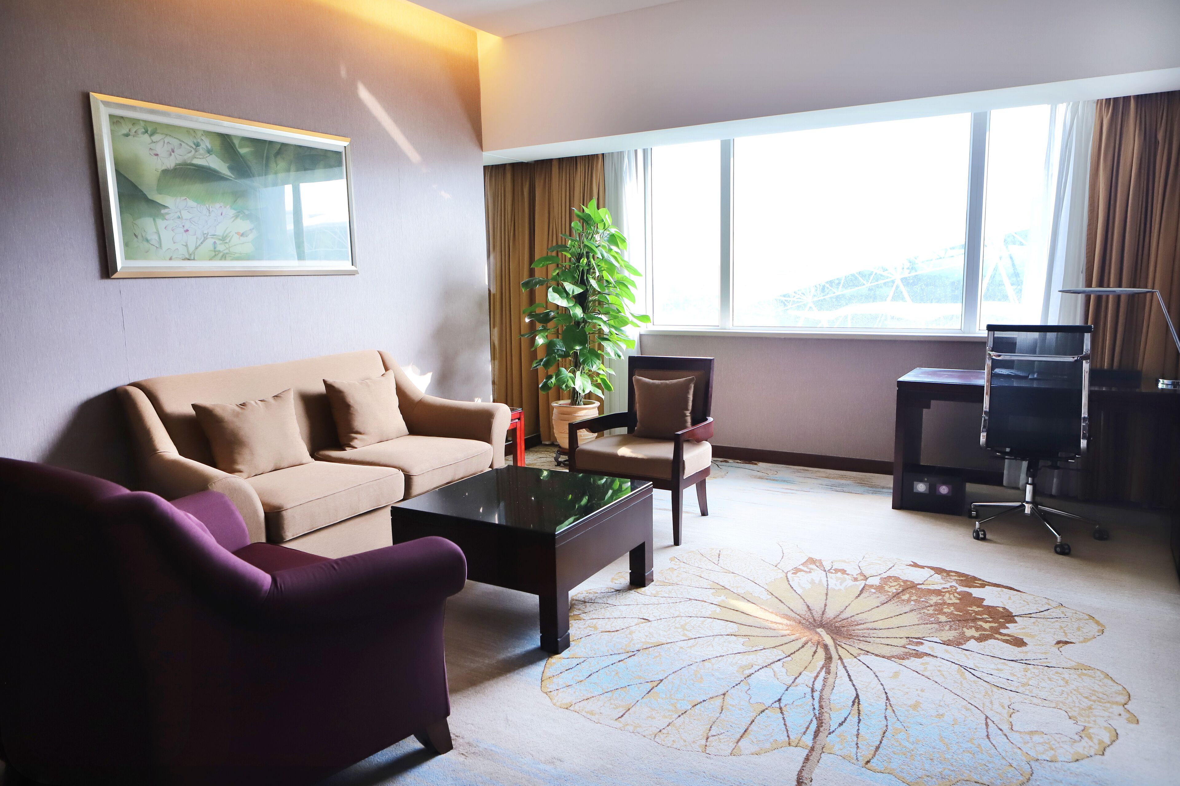 deluxe suite, 1 king bed | living area | flat-screen tv, ipod dock