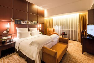 Deluxe Suite, 1 King Bed | View from room