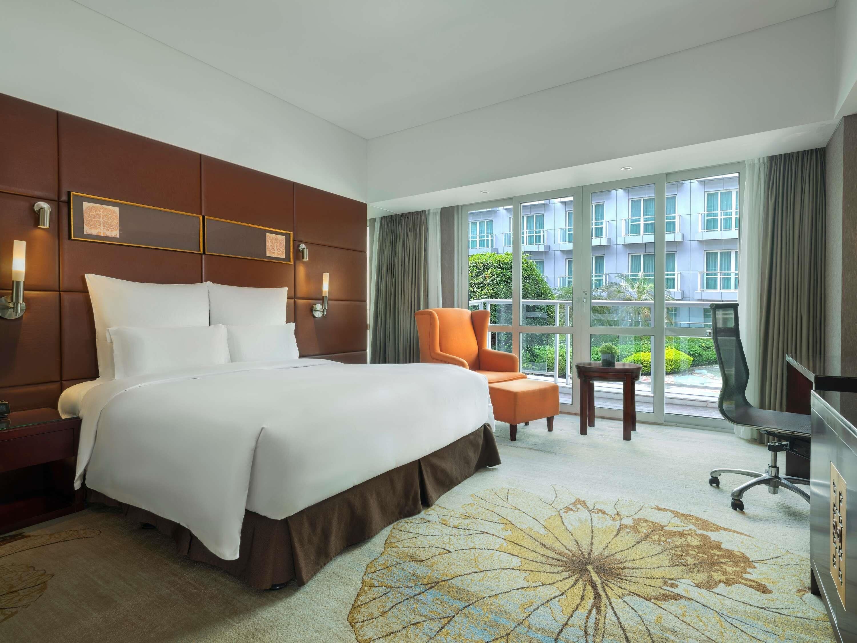 Superior Room, 1 Katil Raja (King) | Bar mini, peti besi dalam bilik, meja, ruang kerja komputer riba 