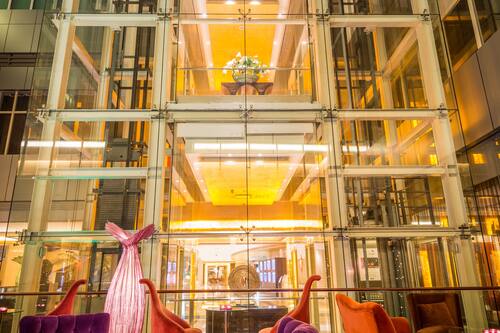 Lobby lounge