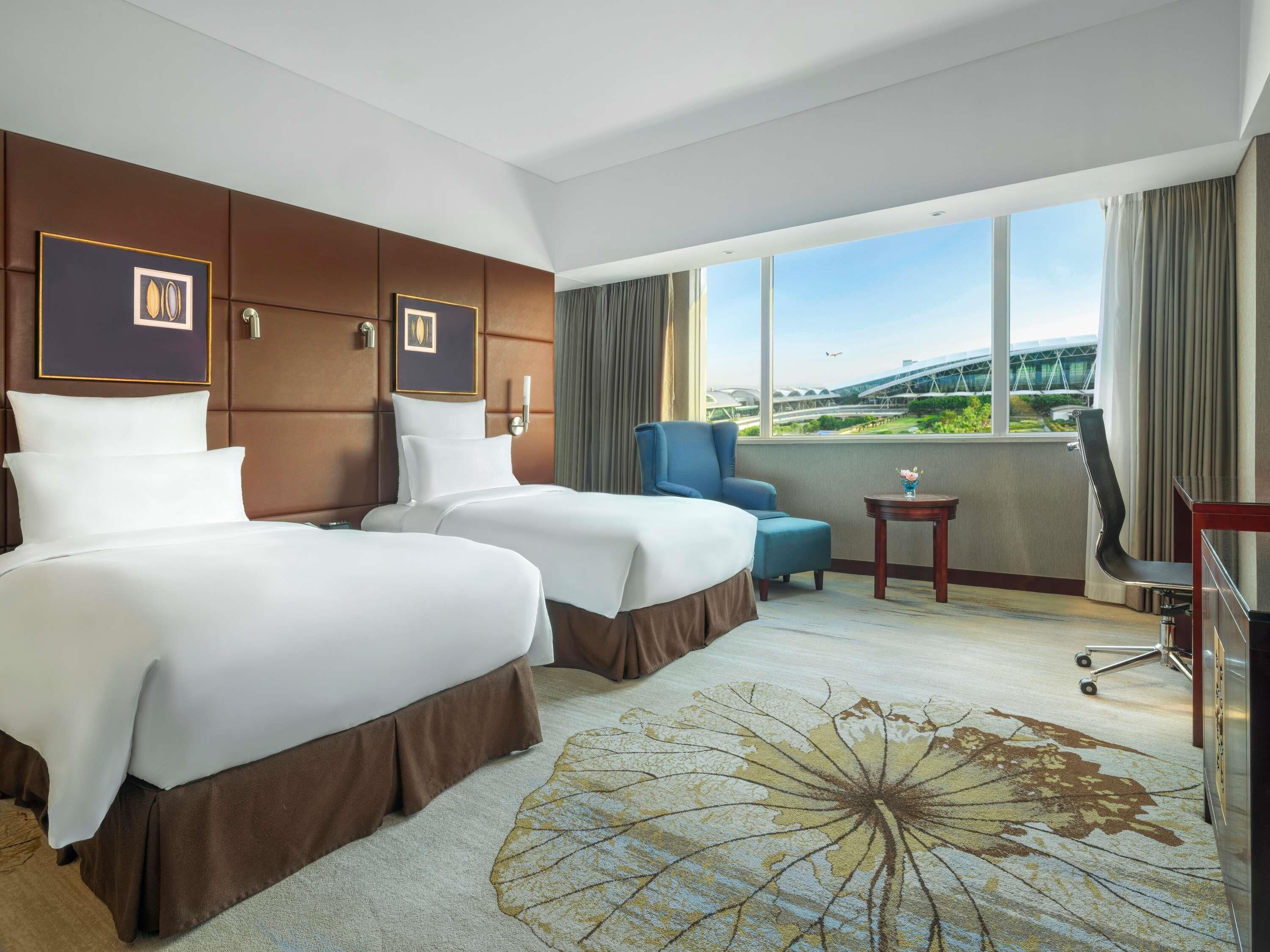 Deluxe Room, 2 Single Beds | Minibar, in-room safe, desk, laptop workspace