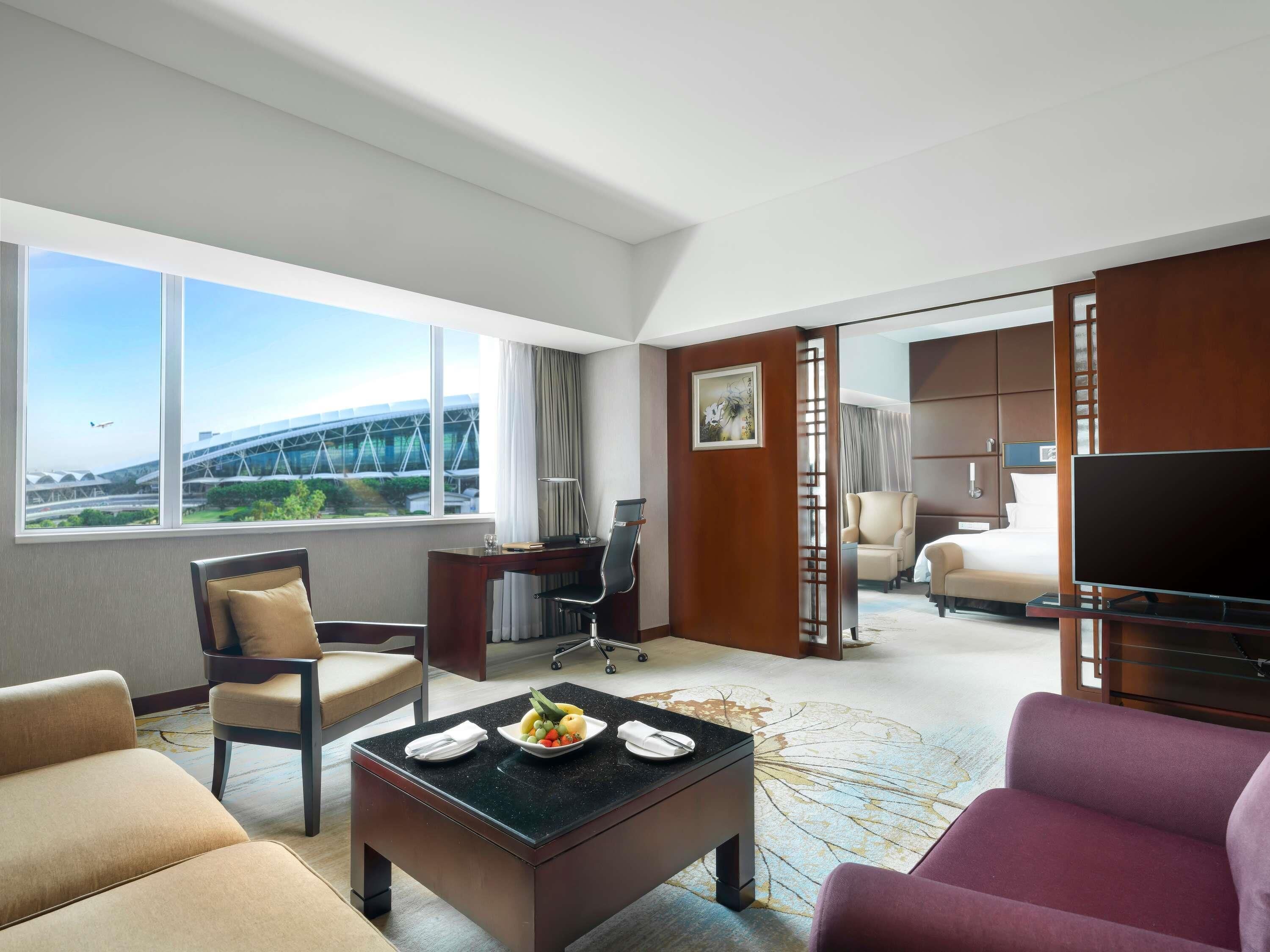 Deluxe Suite, 1 King Bed | Minibar, in-room safe, desk, laptop workspace