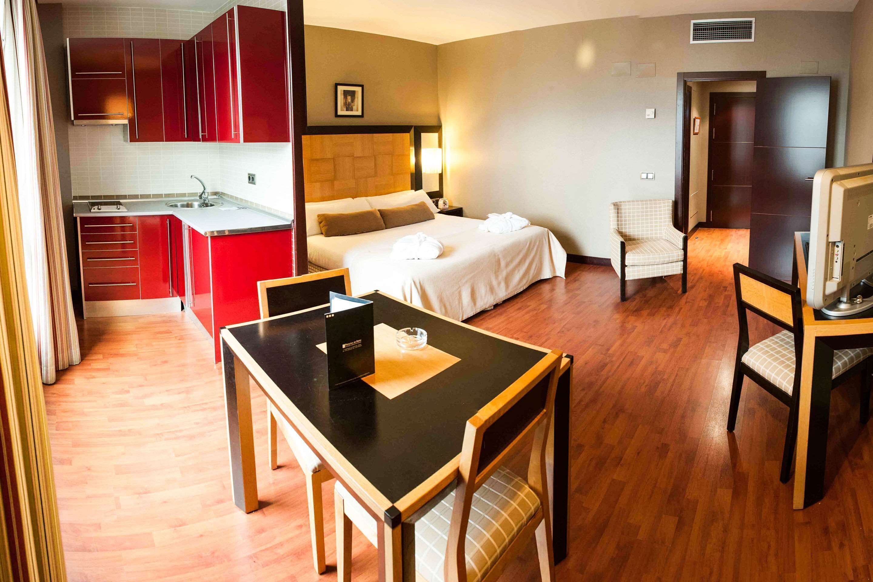 Minibar, caja fuerte, escritorio y espacio para trabajar con un portátil
