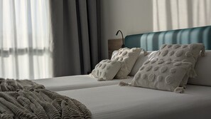 Minibar, Zimmersafe, Schreibtisch, laptopgeeigneter Arbeitsplatz