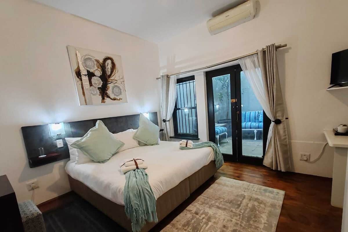 Standard Double Room | Egyptian cotton sheets, premium bedding, pillowtop beds, in-room safe