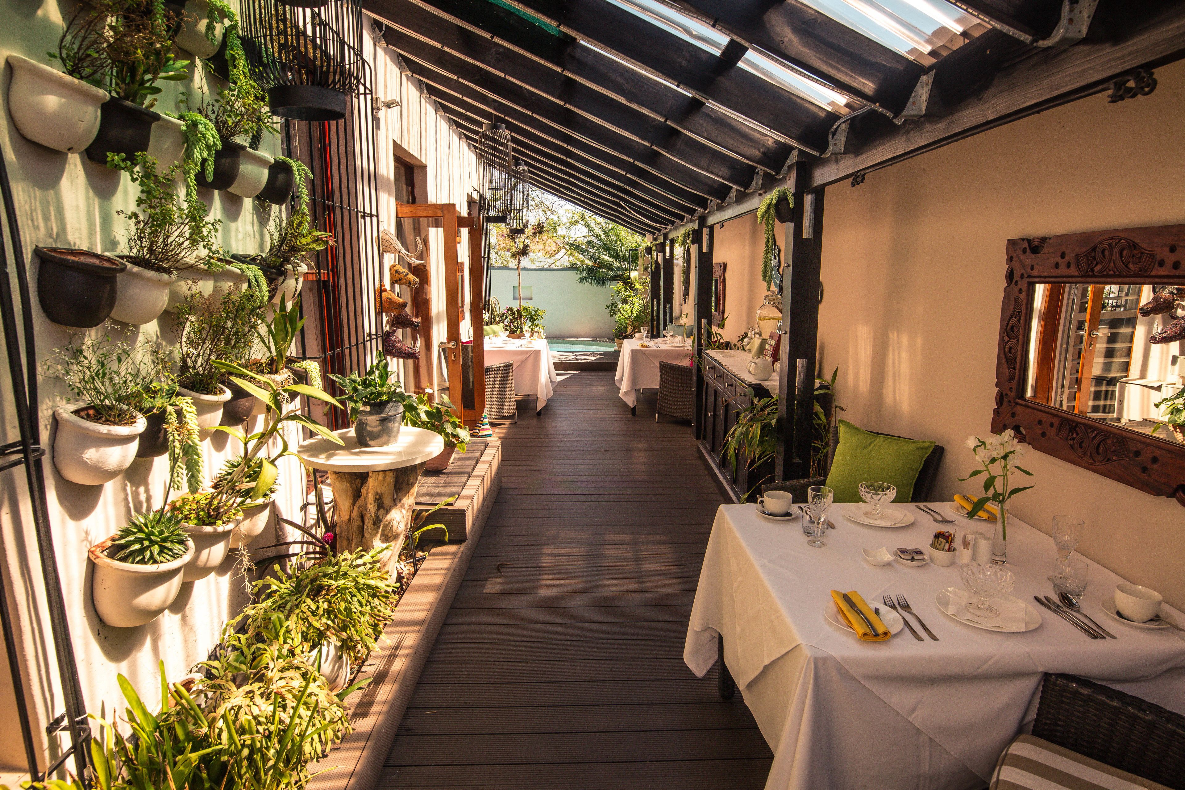 Phục vụ bữa sáng 