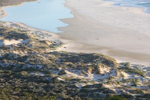 Beach nearby, beach bar - Point B Guest House (Cape Town)