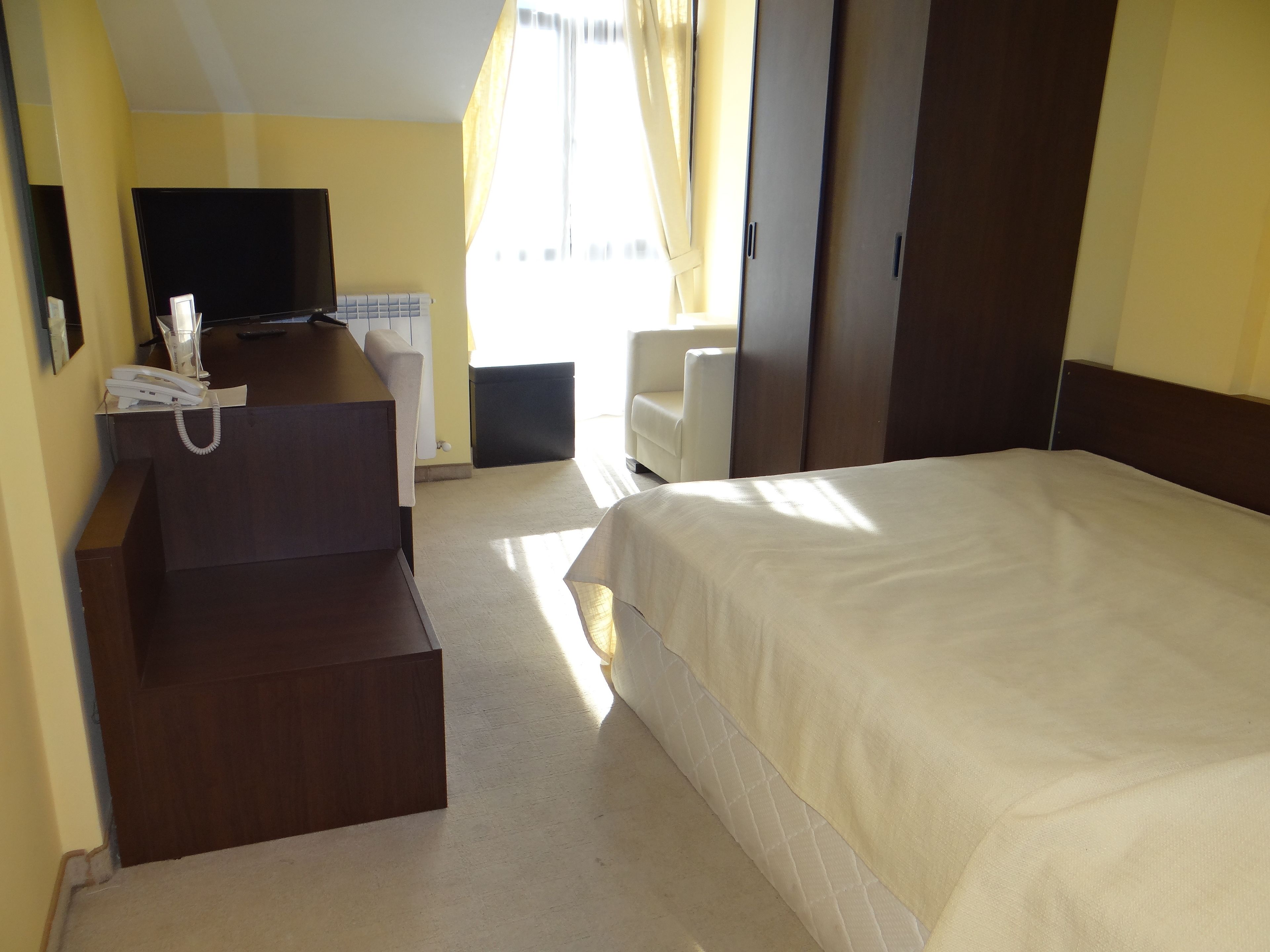 minibar, in-room safe, desk, soundproofing